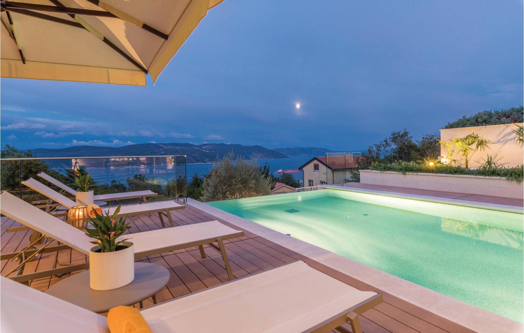Nice Apartment In Plomin With Jacuzzi Exterior foto