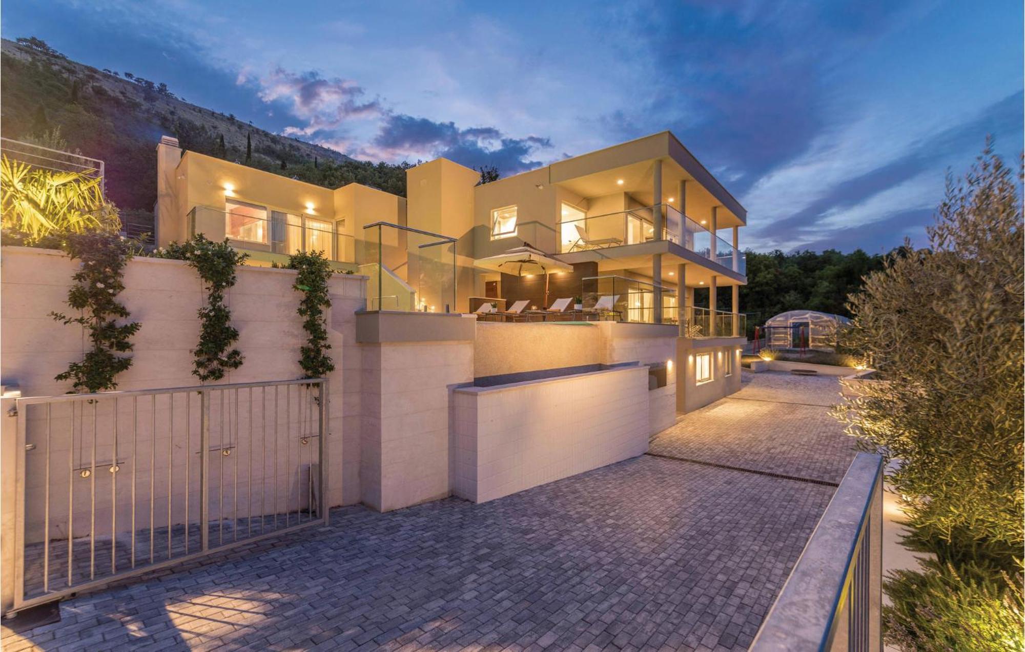 Nice Apartment In Plomin With Jacuzzi Exterior foto