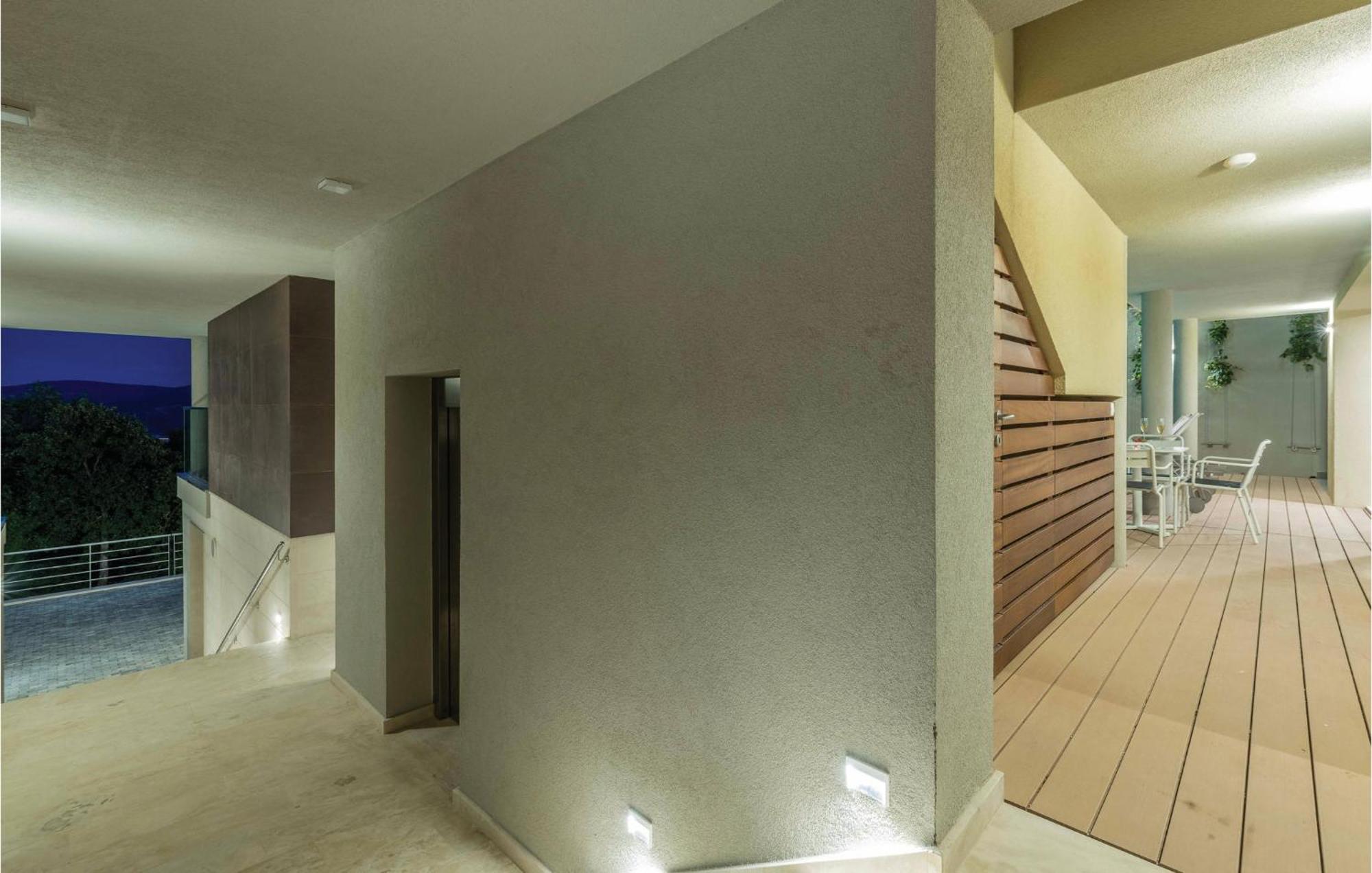 Nice Apartment In Plomin With Jacuzzi Exterior foto