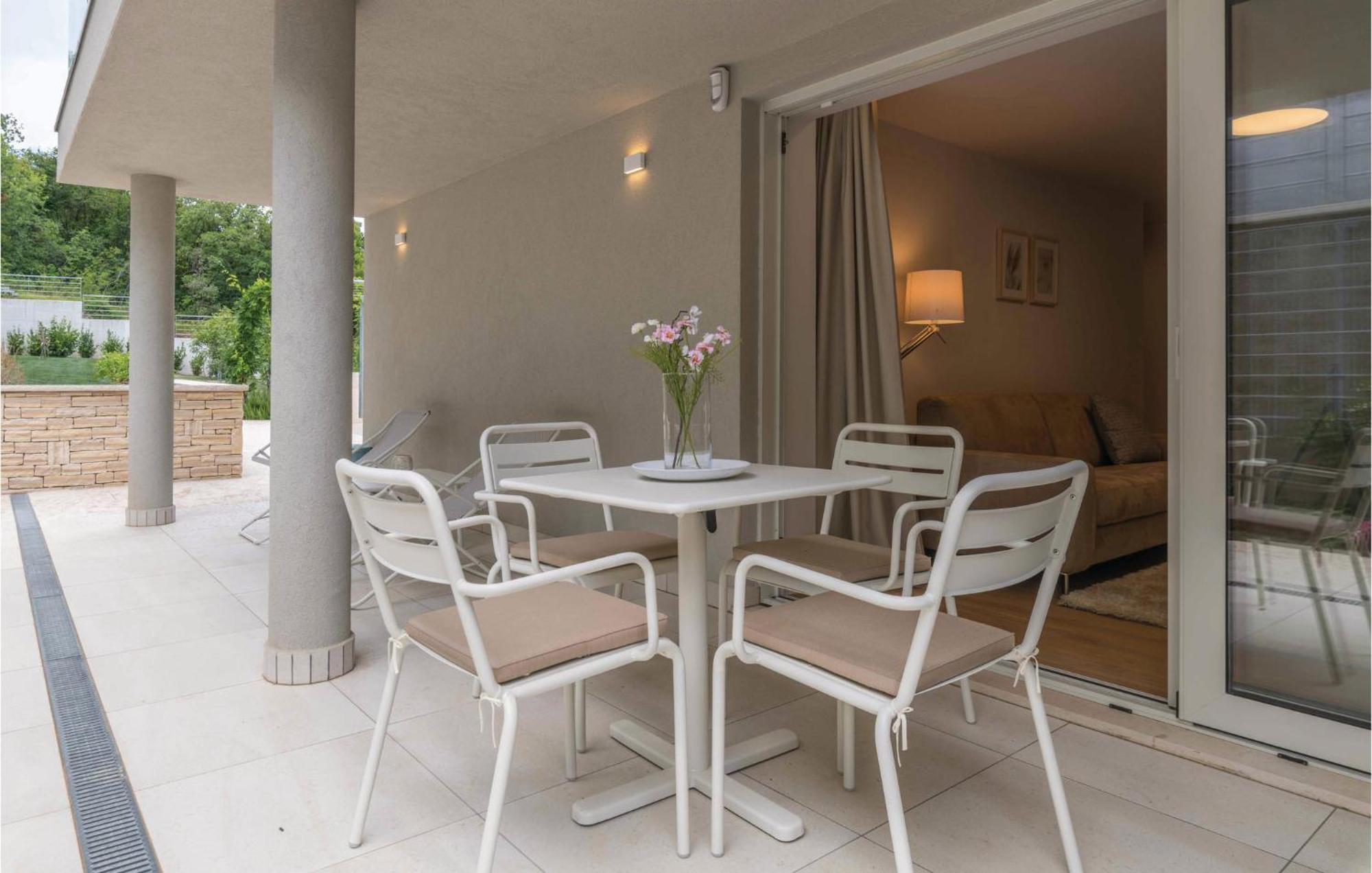 Nice Apartment In Plomin With Jacuzzi Exterior foto